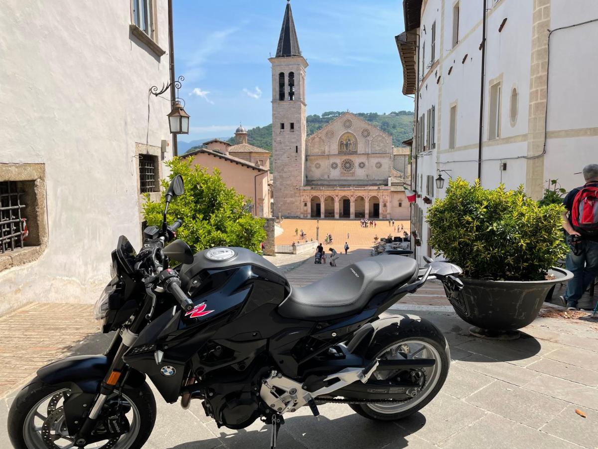Appartamento Di Via Monterone Spoleto Luaran gambar